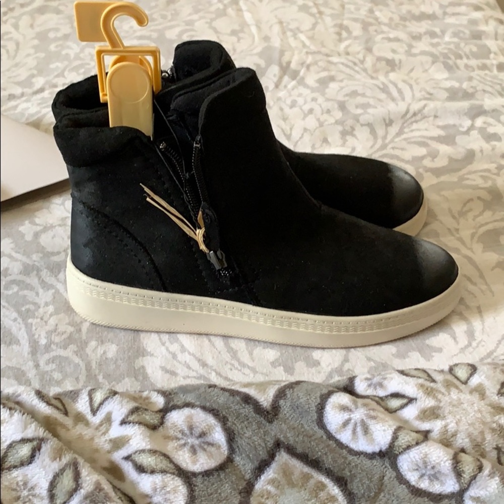 Ankle high sneakers